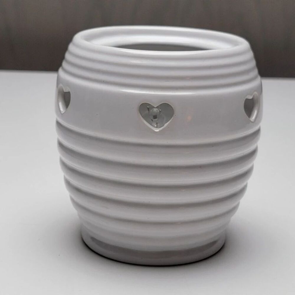 Ceramic Fragrance Wax Melt Warmer White Ribbed Hearts Valentines Day Cottagecore